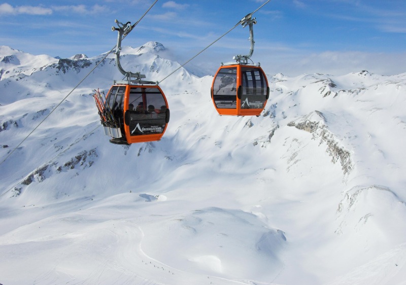 Grossglockner Heiligenblut ski resort Panoramabahn lift rises up over the impressive landscape