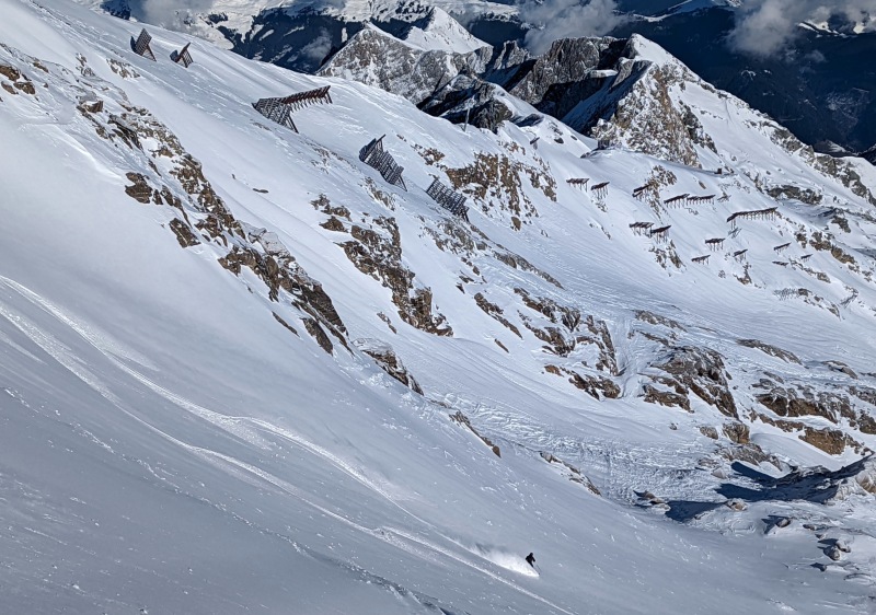 Skiing fresh powder at Kitzsteinhorn