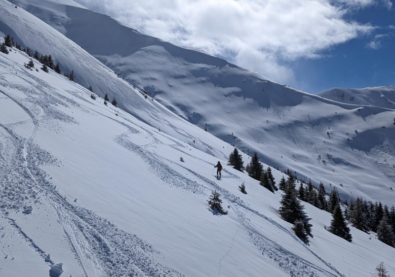 Exploring the high alpine ski terrain above Megève can be safer with a guide