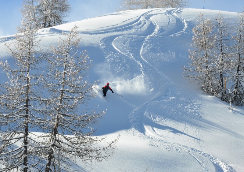 Powder skiing at Sauze d