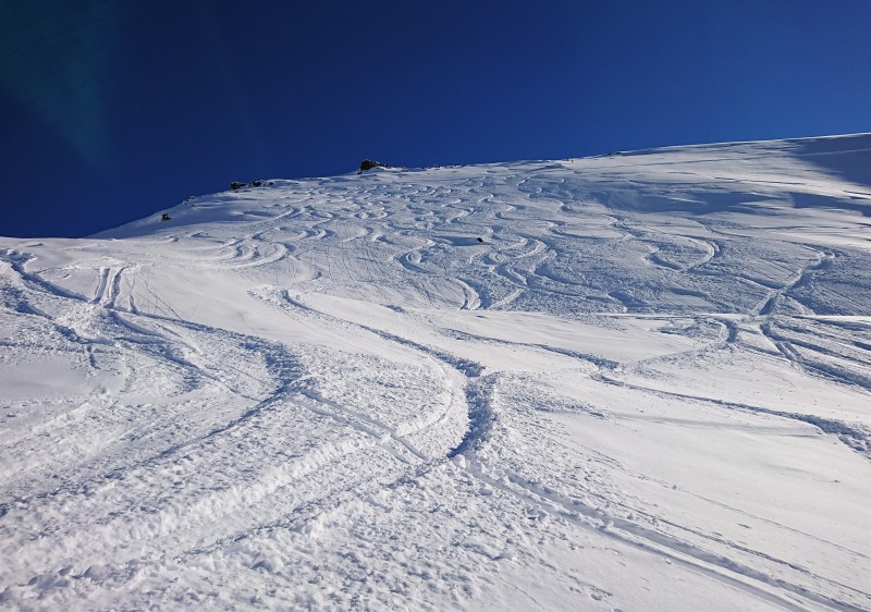 Off-piste skiing at St Luc Chandolin