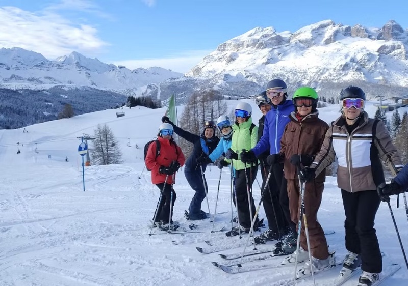 WoW Ski Tour group in the Dolomites